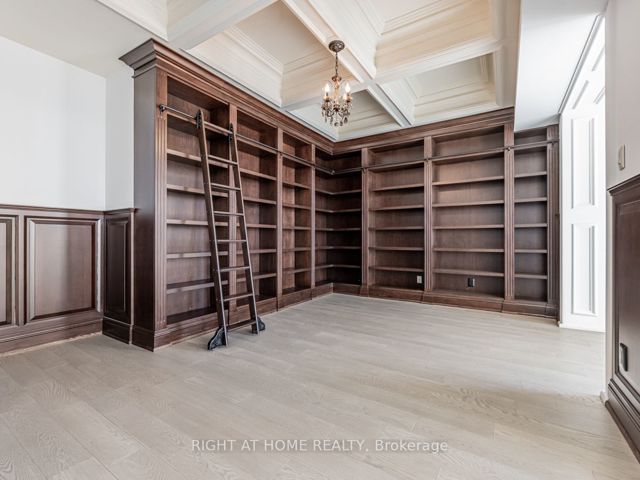 LPH19 - 2095 Lake Shore Blvd W