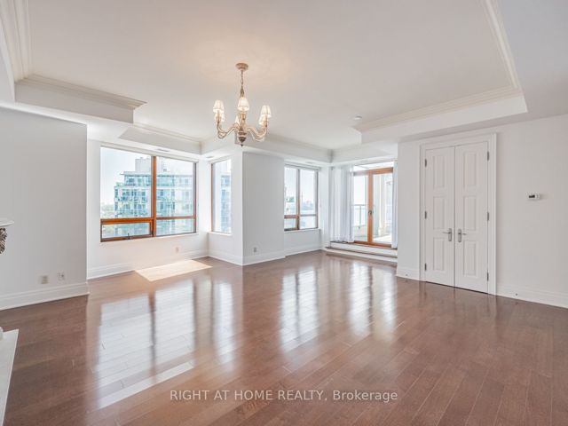 LPH19 - 2095 Lake Shore Blvd W