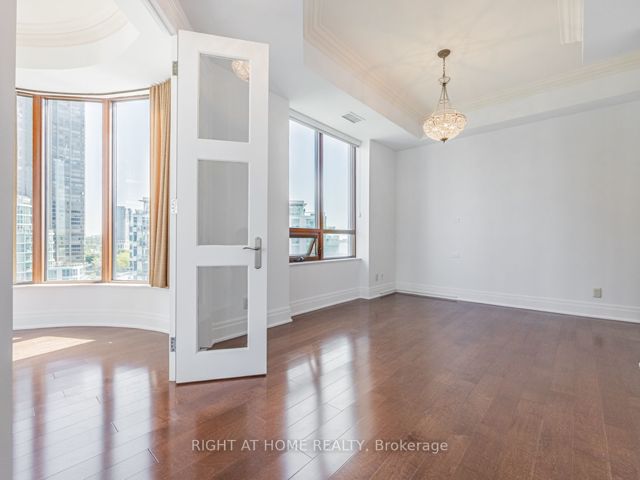LPH19 - 2095 Lake Shore Blvd W