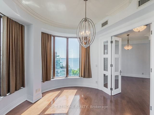 LPH19 - 2095 Lake Shore Blvd W