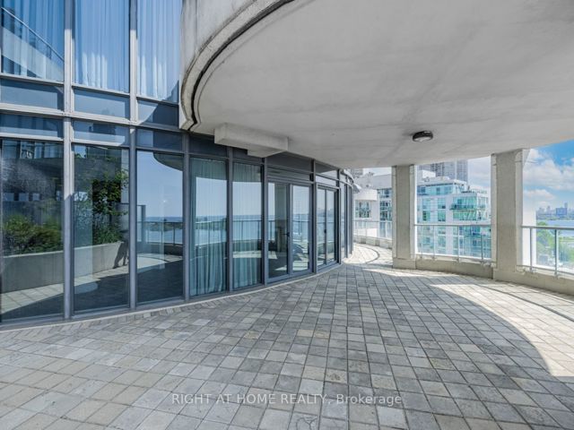 LPH19 - 2095 Lake Shore Blvd W