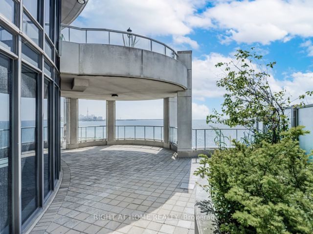 LPH19 - 2095 Lake Shore Blvd W