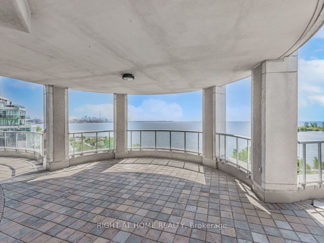 LPH19 - 2095 Lake Shore Blvd W