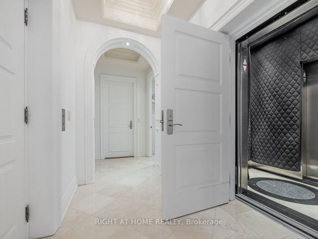 LPH19 - 2095 Lake Shore Blvd W