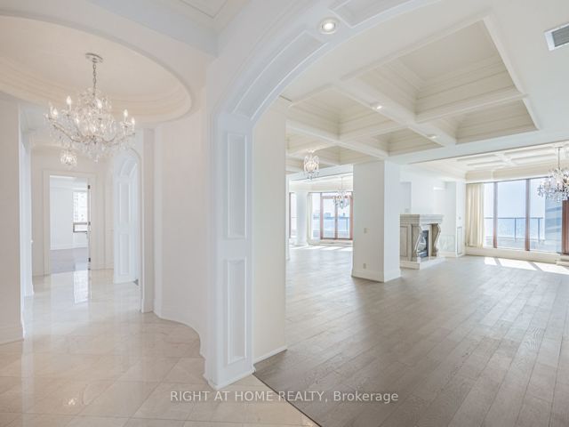 LPH19 - 2095 Lake Shore Blvd W