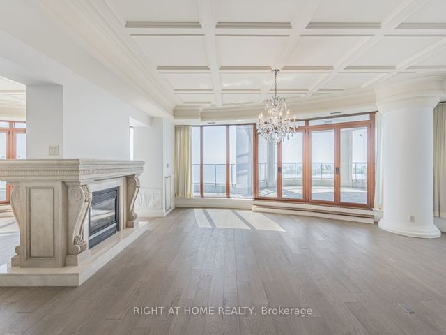 LPH19 - 2095 Lake Shore Blvd W
