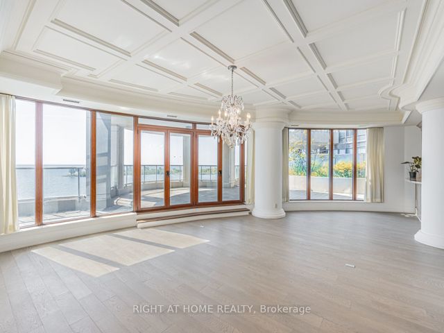 LPH19 - 2095 Lake Shore Blvd W