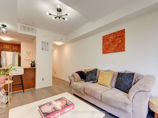 2003 - 3049 Finch Ave W