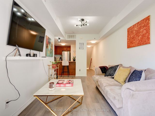 2003 - 3049 Finch Ave W