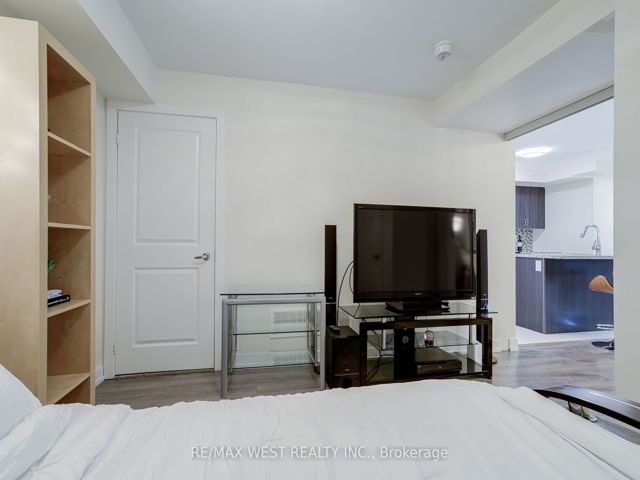 43 - 2315 Sheppard Ave W